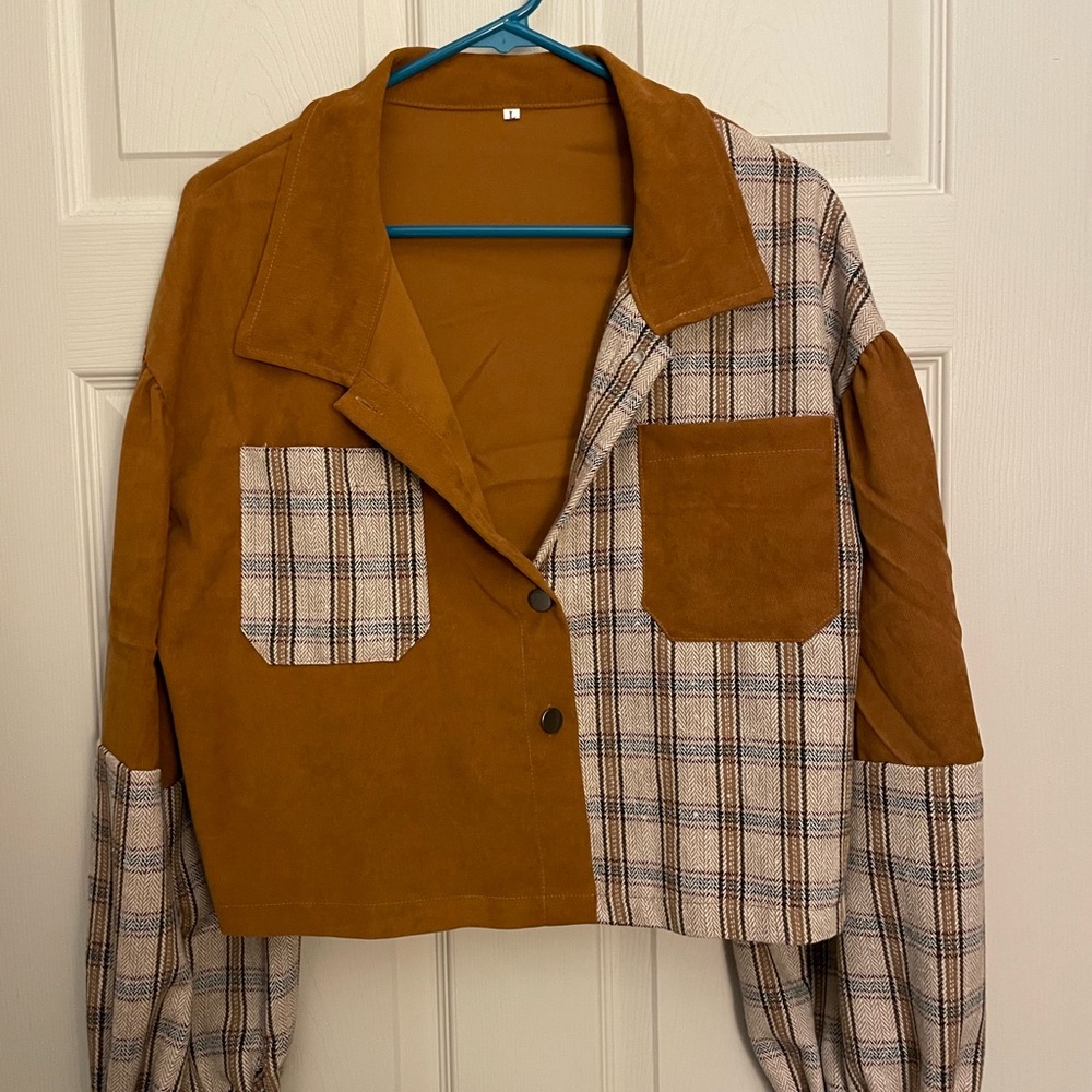 Cropped colorblock plaid flannel.